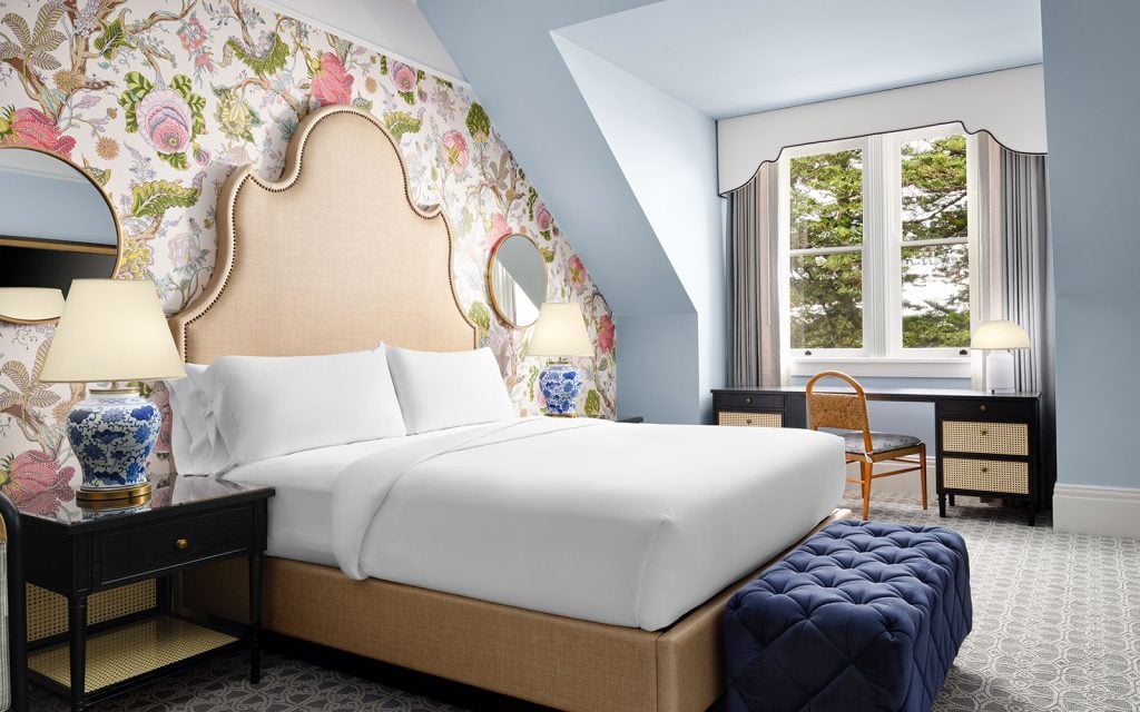 Victorian Resort View guest room with 1 king bed