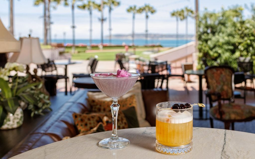 Drinks at the bar with ocean view